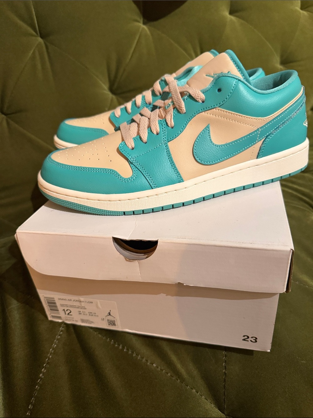 Nike Women’s Low-Top Sneakers — Teal & Cream